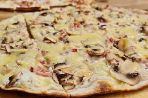 Tarte flambée Champignons gratinée