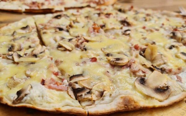 Tarte flambée Champignons gratinée